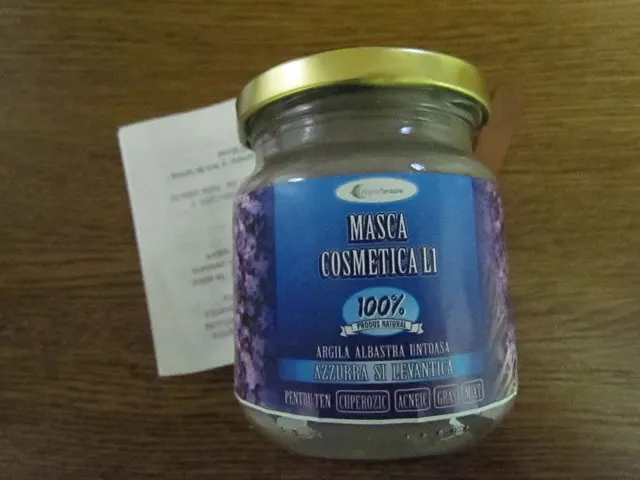 MASCA COSMETICA CU EXTRACT DE LEVANTICA